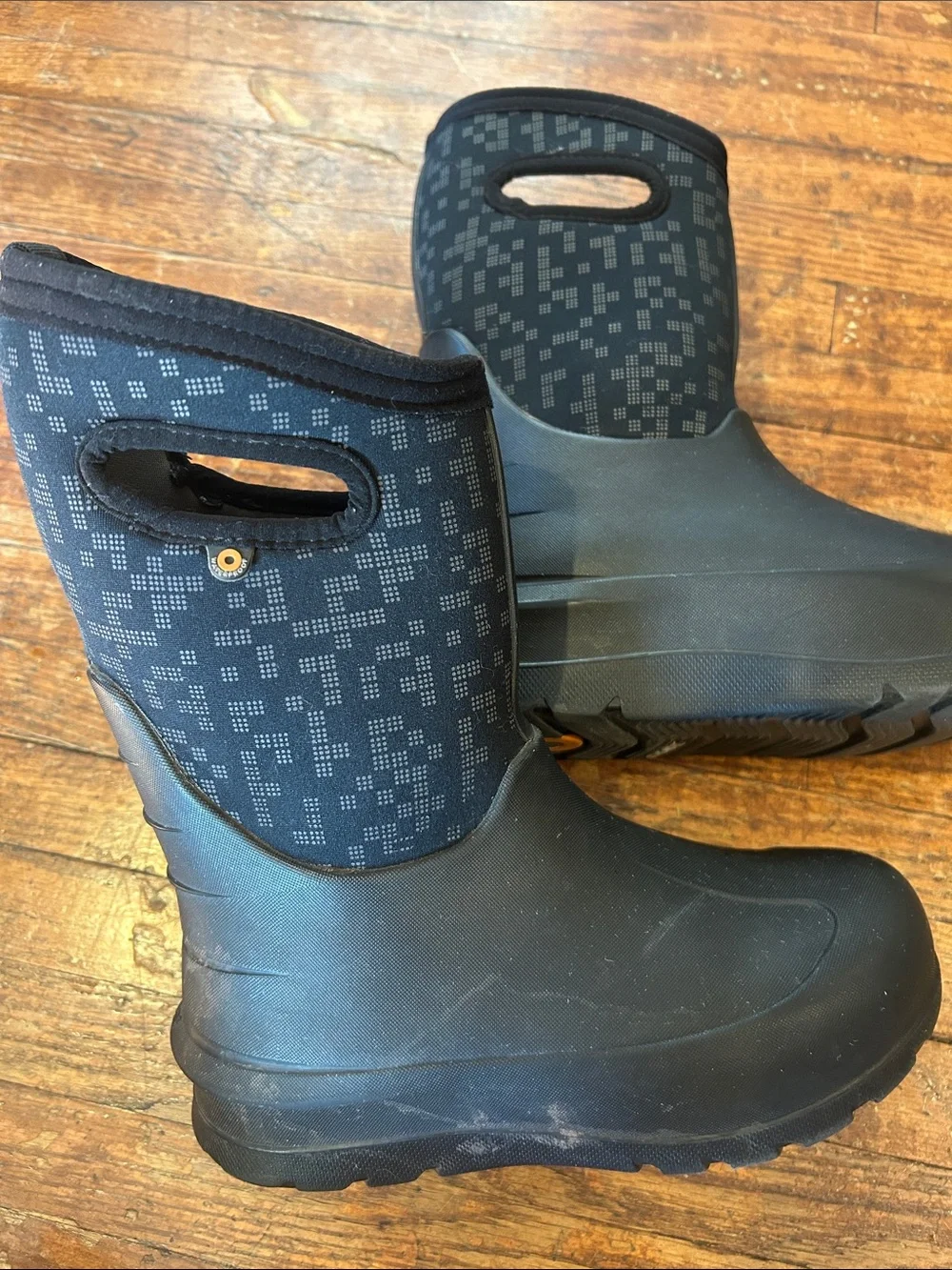 Neoclassic Bogs snow boots sz 2